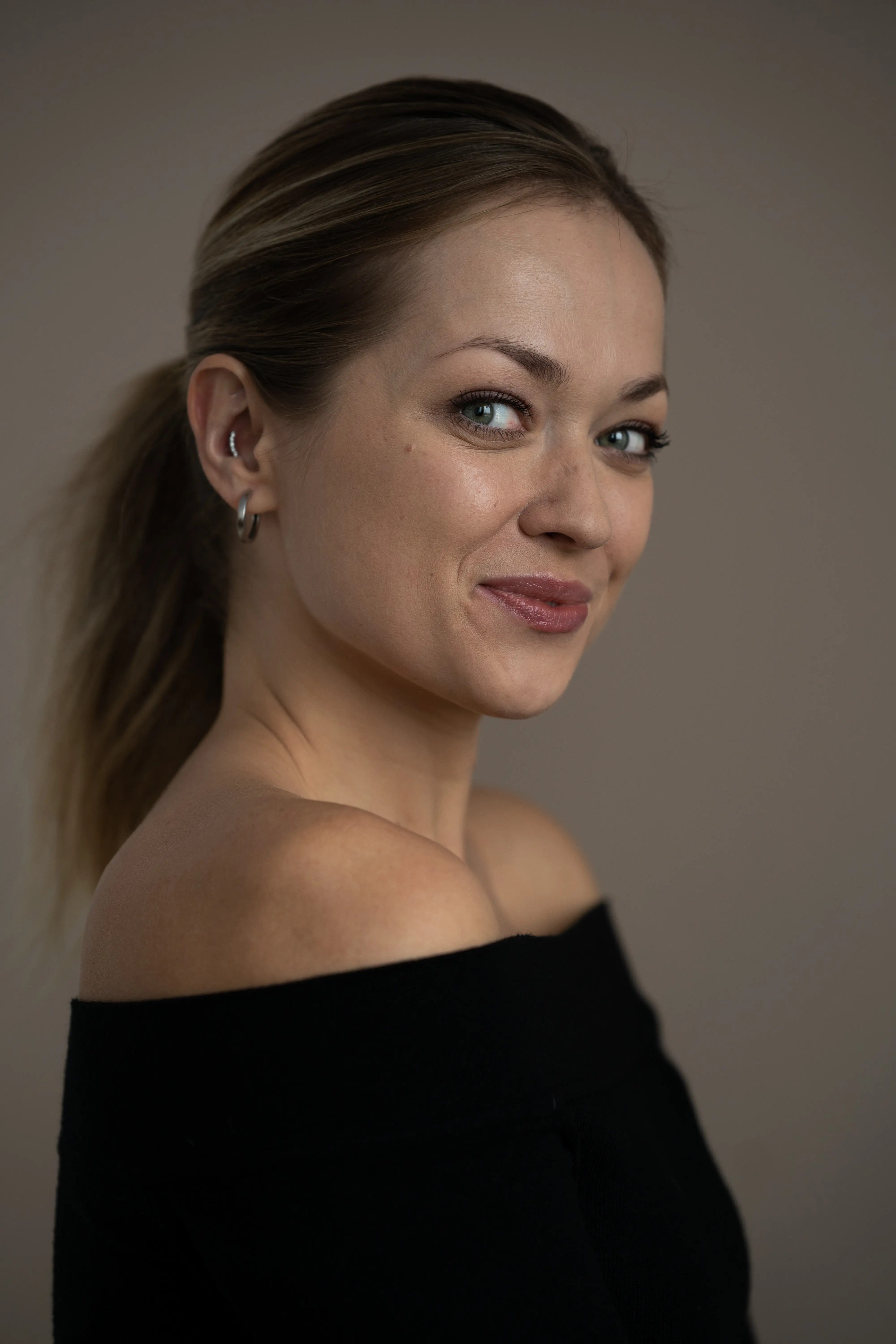 Professional headshot of actress Maryla Morydz 26