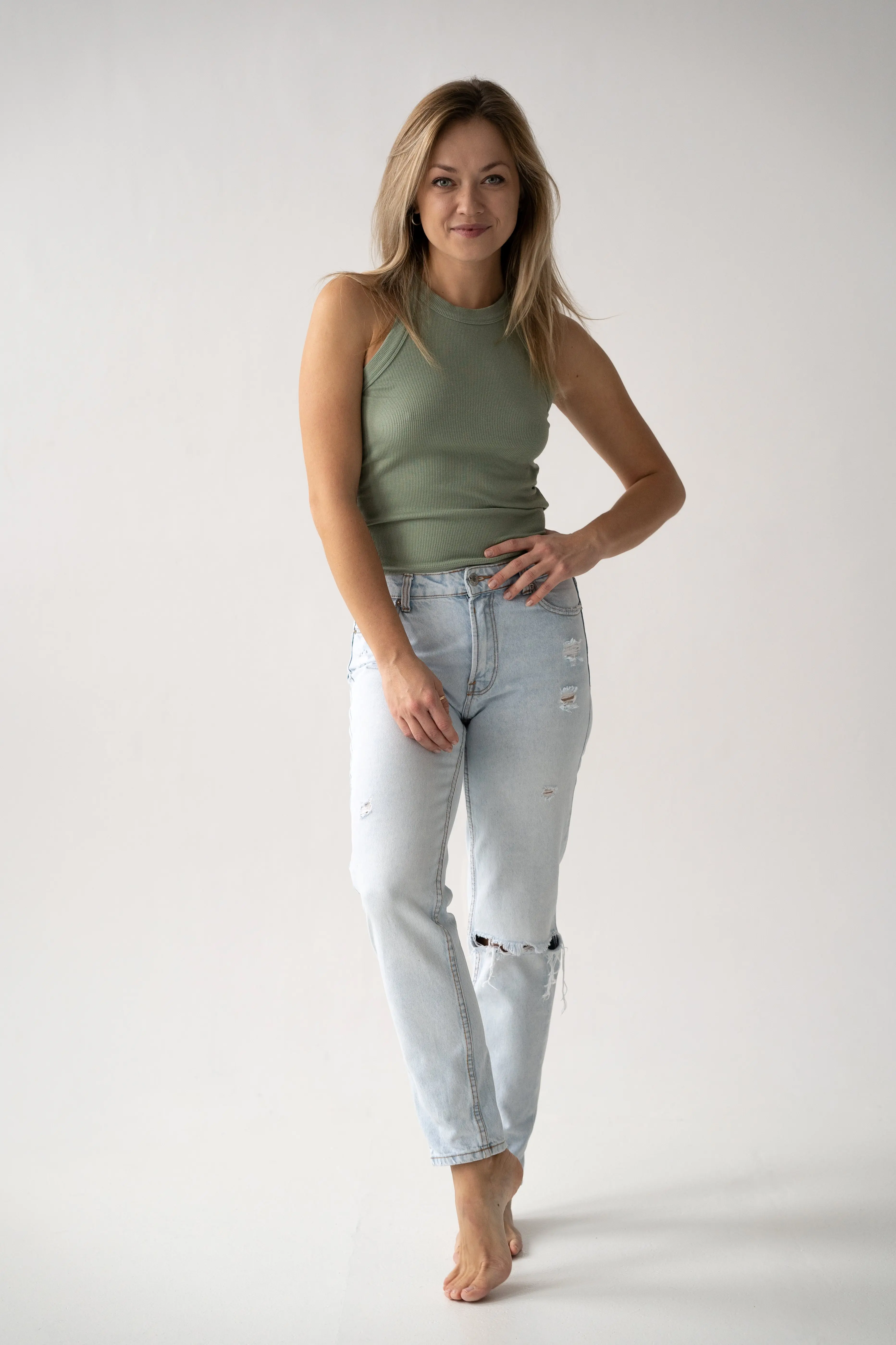 Professional headshot of actress Maryla Morydz 5