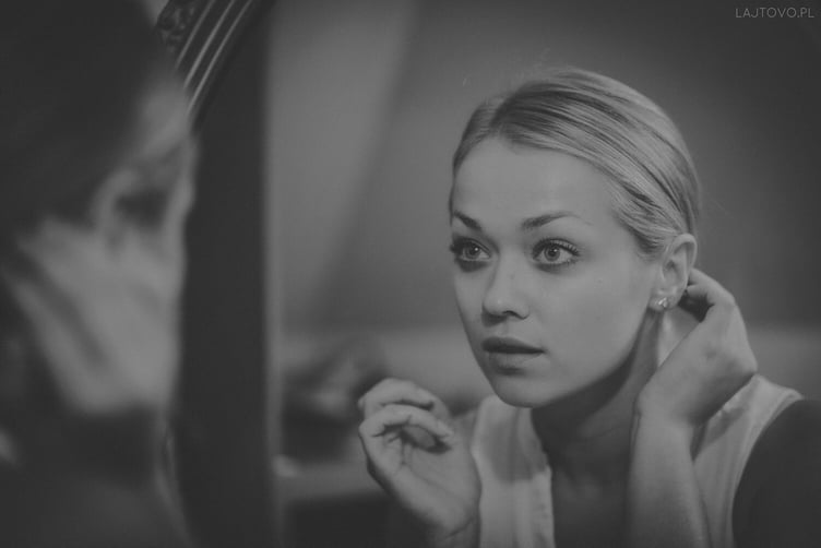 Maryla Morydz - aktorka w eleganckiej pozie, zdjęcie do sekcji O mnie